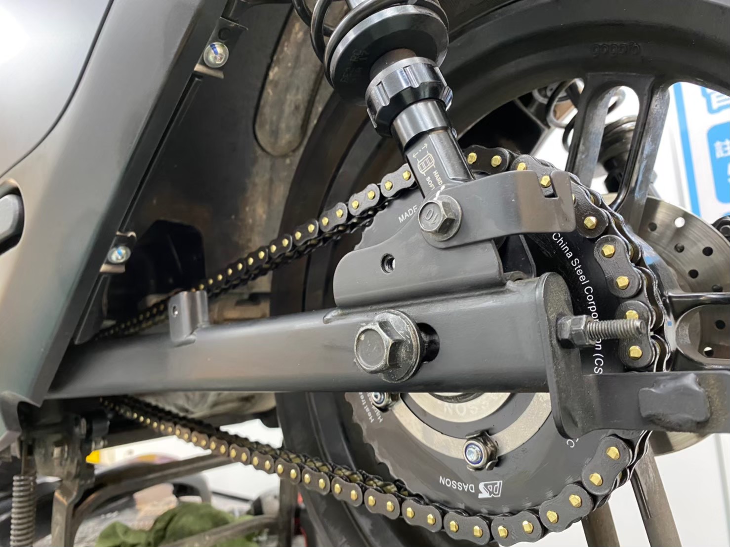 臺南電動車維修】Gogoro 鏈條死目怎麼救:達森快保台南機車行老闆報給你何時該預約保養鏈條? - 達森快保